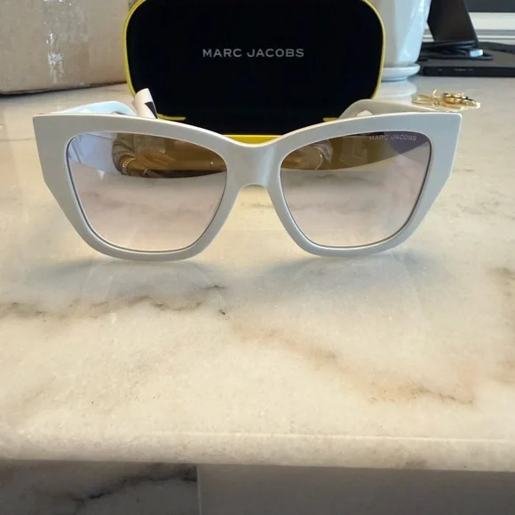Marc Jacobs White Sunglasses with Yellow Case  display picture 2